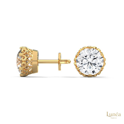 Floral-inspired 0.90 ct. lab-grown diamond stud earrings in polished 14K yellow gold with intricate filigree detailing.