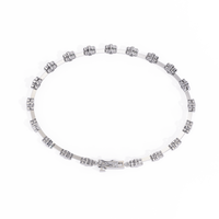 Four-petal floral-link diamond bracelet in White Gold – view 8