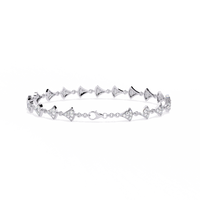 1.1 CTW pavé fan-link round diamond tennis bracelet in White Gold, clasp-side flat view – Lunéa Paris