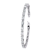 5.1 CTW alternating emerald and round lab-grown diamond tennis bracelet in White Gold, upright profile with clasp open – Lunéa Paris