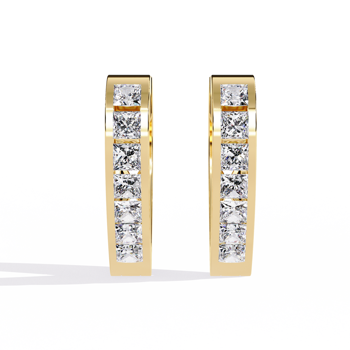 0.8 CTW princess-cut diamond heart hoop earrings in Yellow Gold, front view – Lunéa Paris