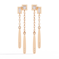 0.7 CTW princess baguette and round diamond double-chain drop earrings in Rose Gold, front view – Lunéa Paris